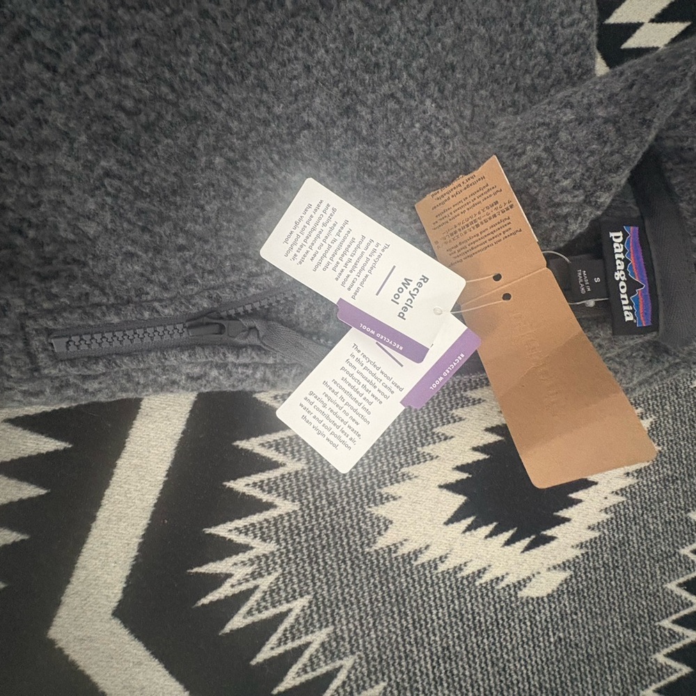 Patagonia women’s Zip-Up Sweater in Heather Gray - Picture 6 of 8